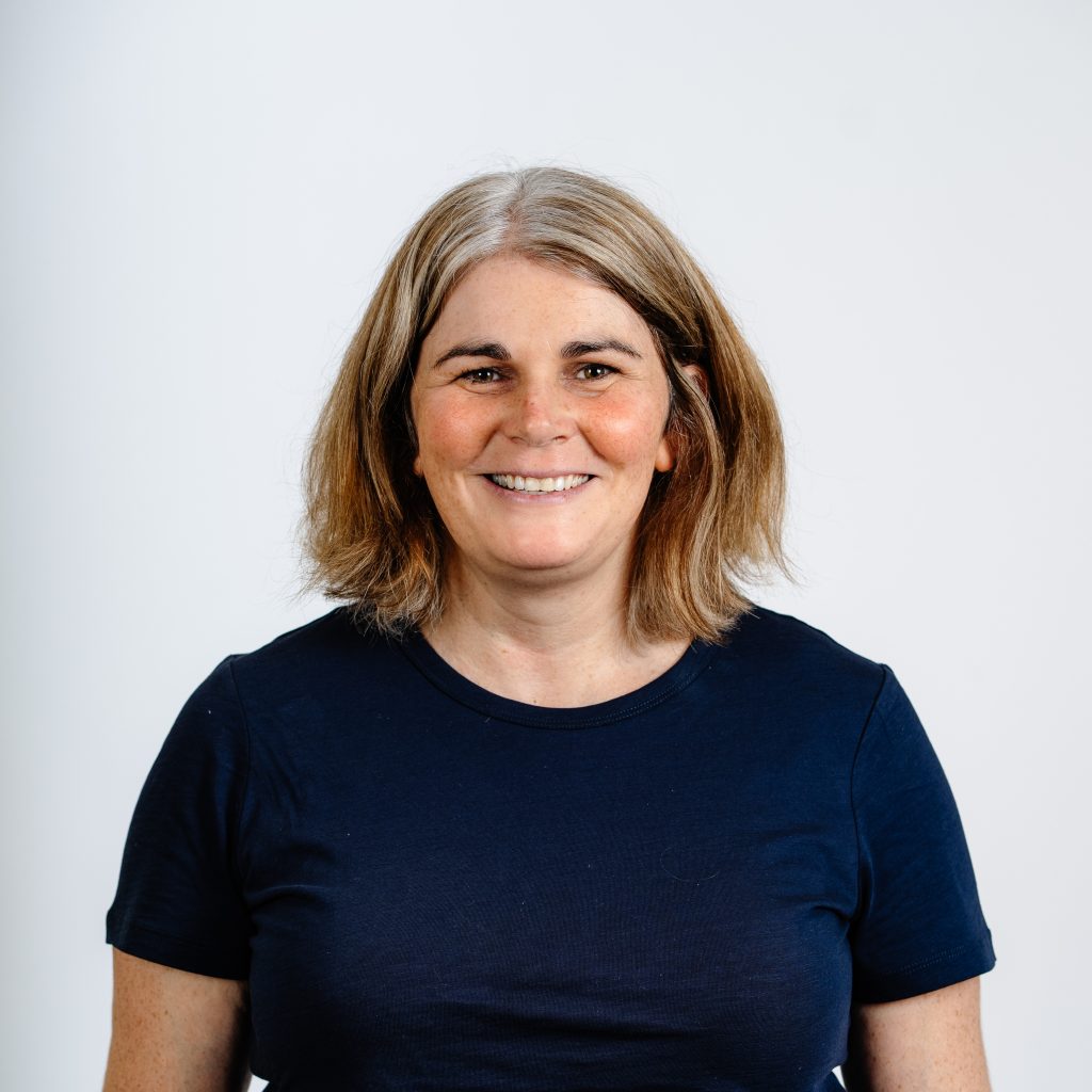 Linda Robb headshot